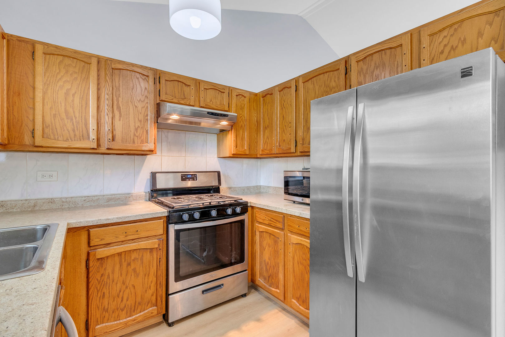 305 Elwood Court, Westmont, IL 60559