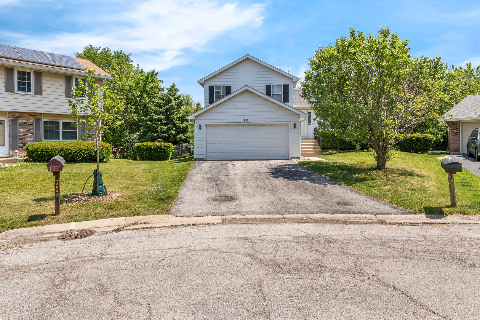 305 Elwood Court, Westmont, IL 60559