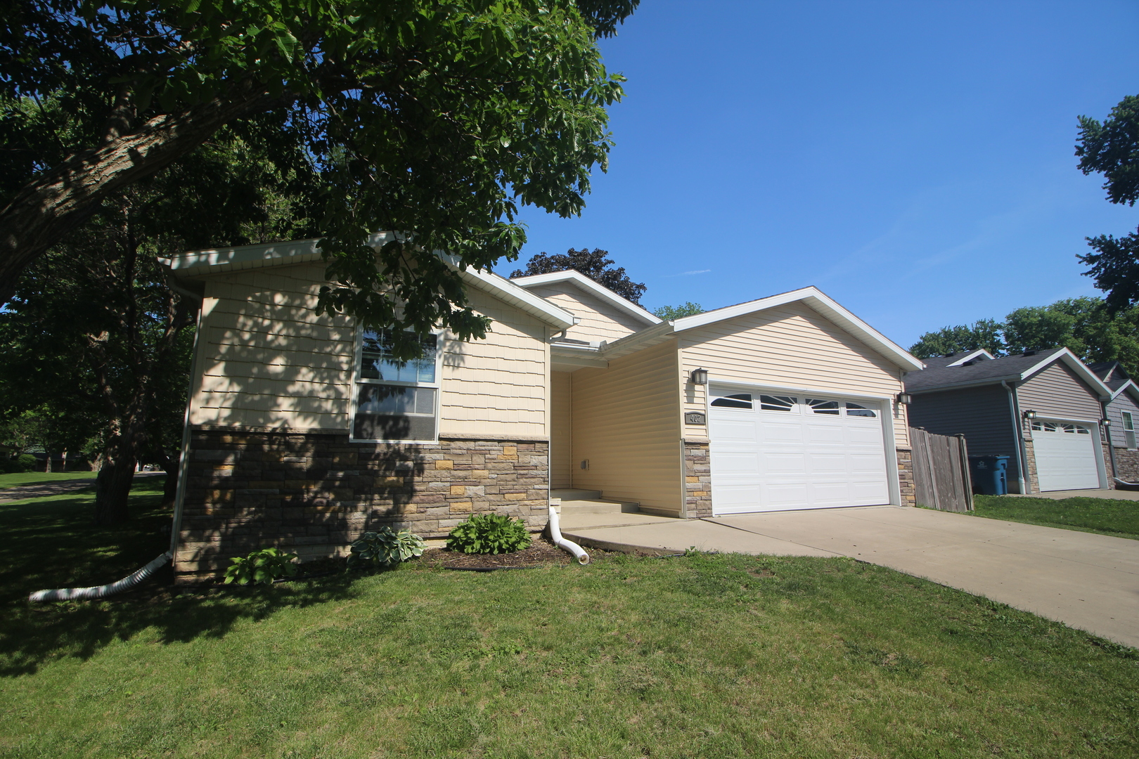 402 S McLean Street, Hudson, IL 61748