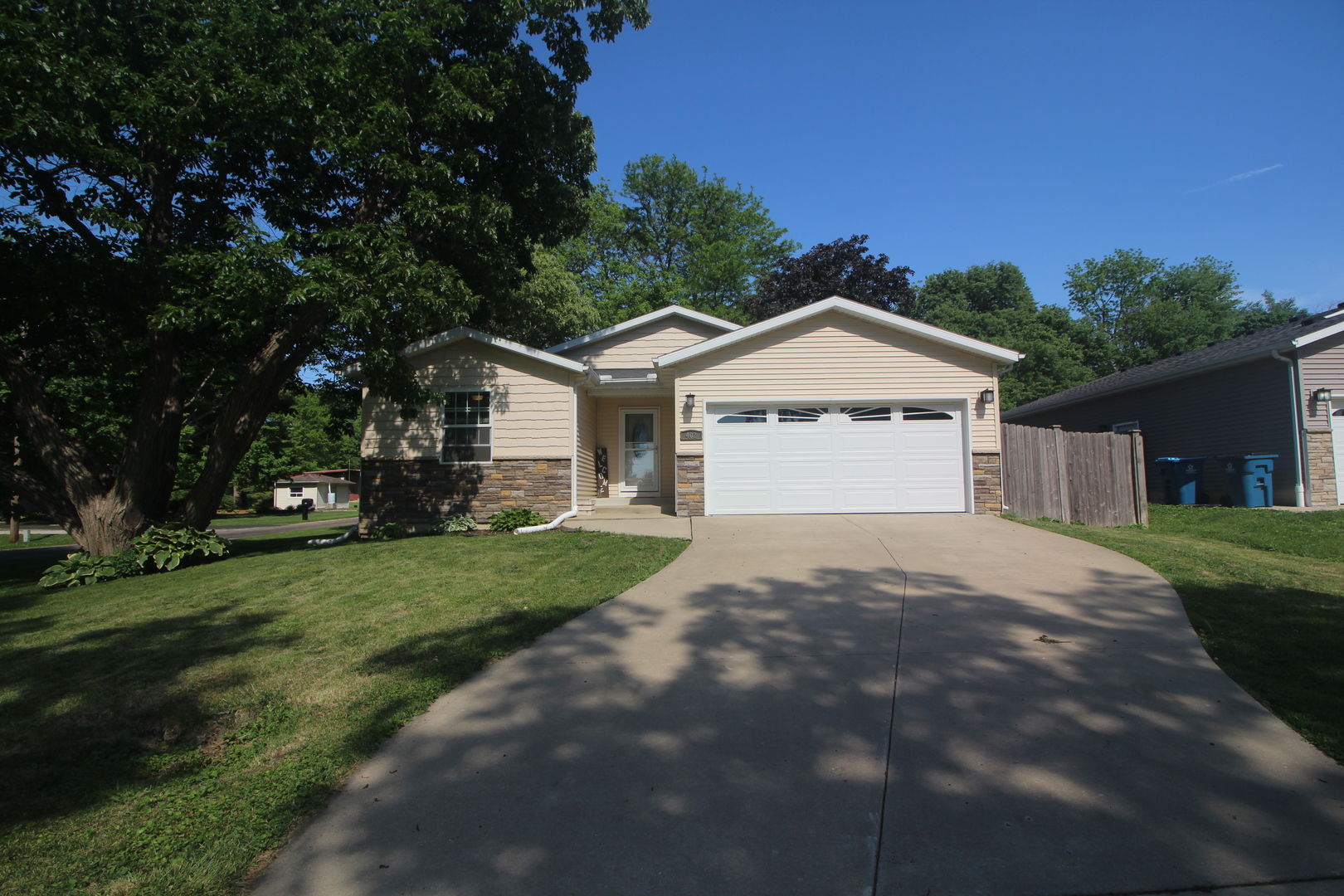 402 S McLean Street, Hudson, IL 61748