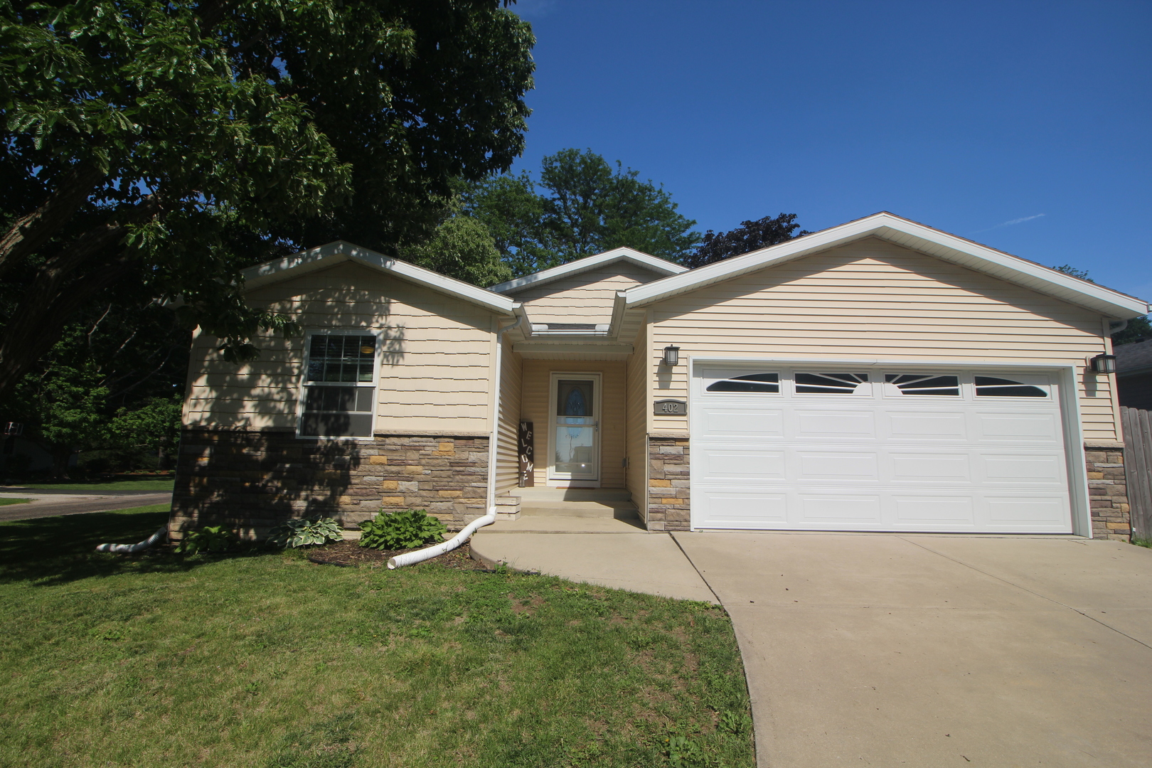 402 S McLean Street, Hudson, IL 61748