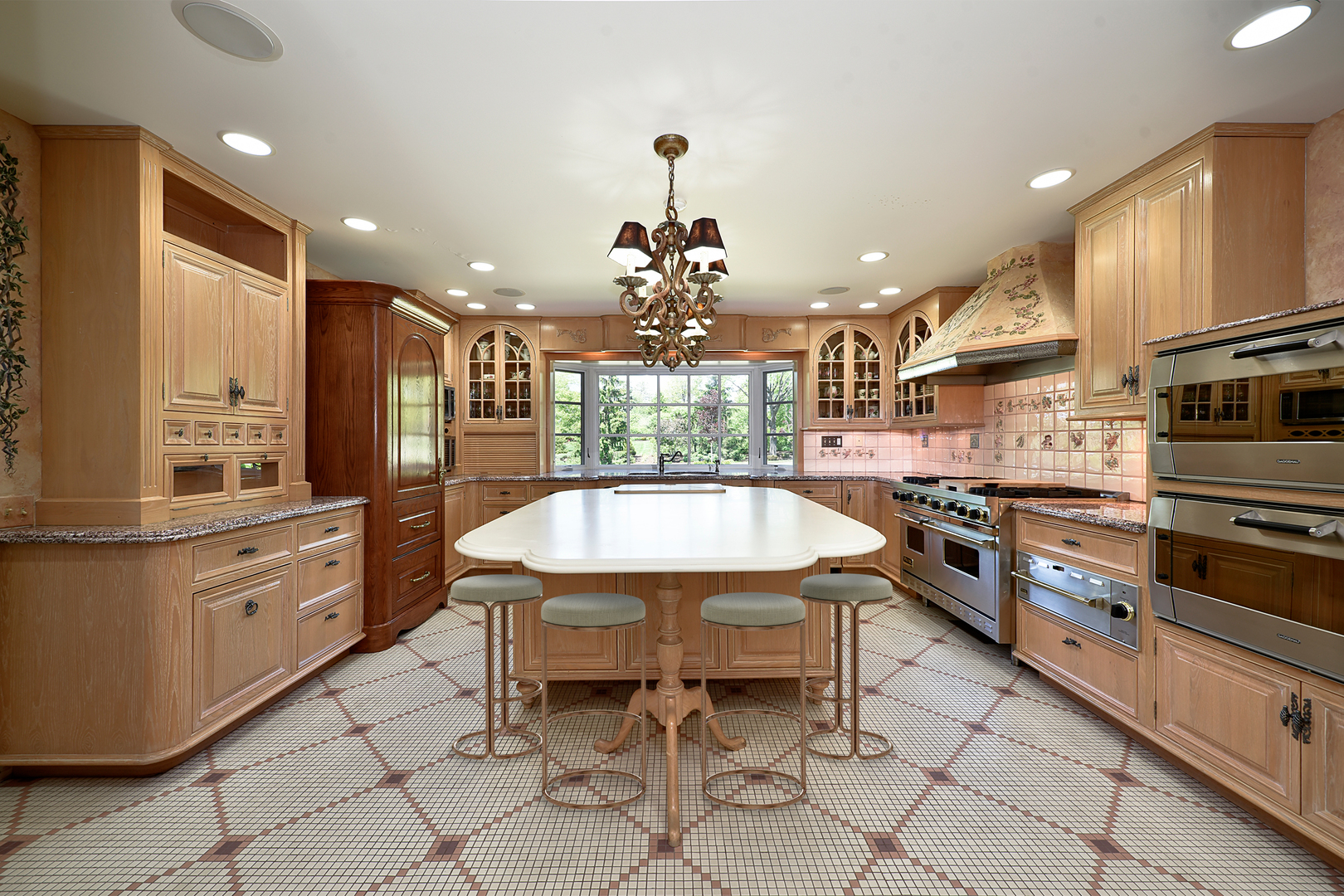 1661 Balmoral Lane, Inverness, IL 60067