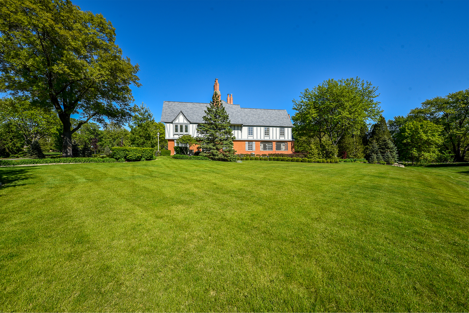 1661 Balmoral Lane, Inverness, IL 60067