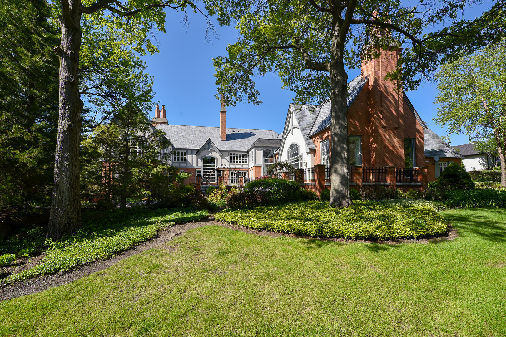 1661 Balmoral Lane, Inverness, IL 60067