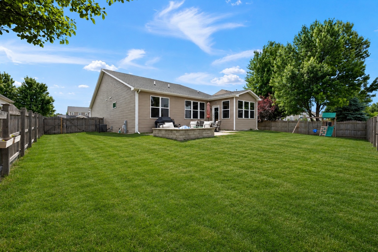 2231 Lundquist Drive, Aurora, IL 60503