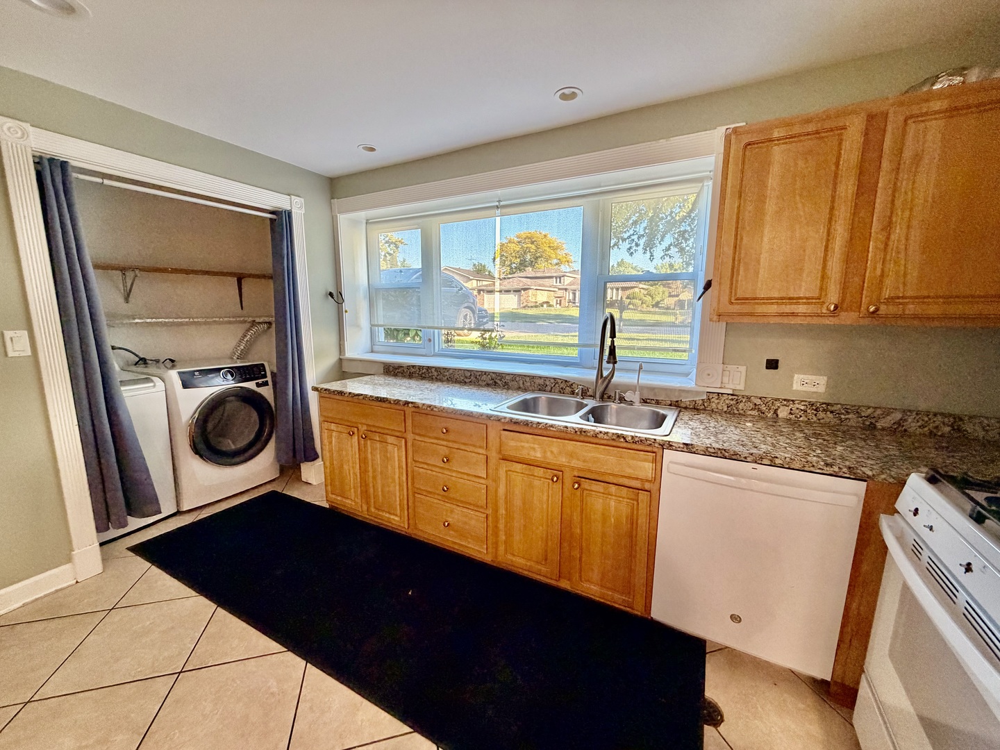 12118 W SOMERSET Road, Orland Park, IL 60467
