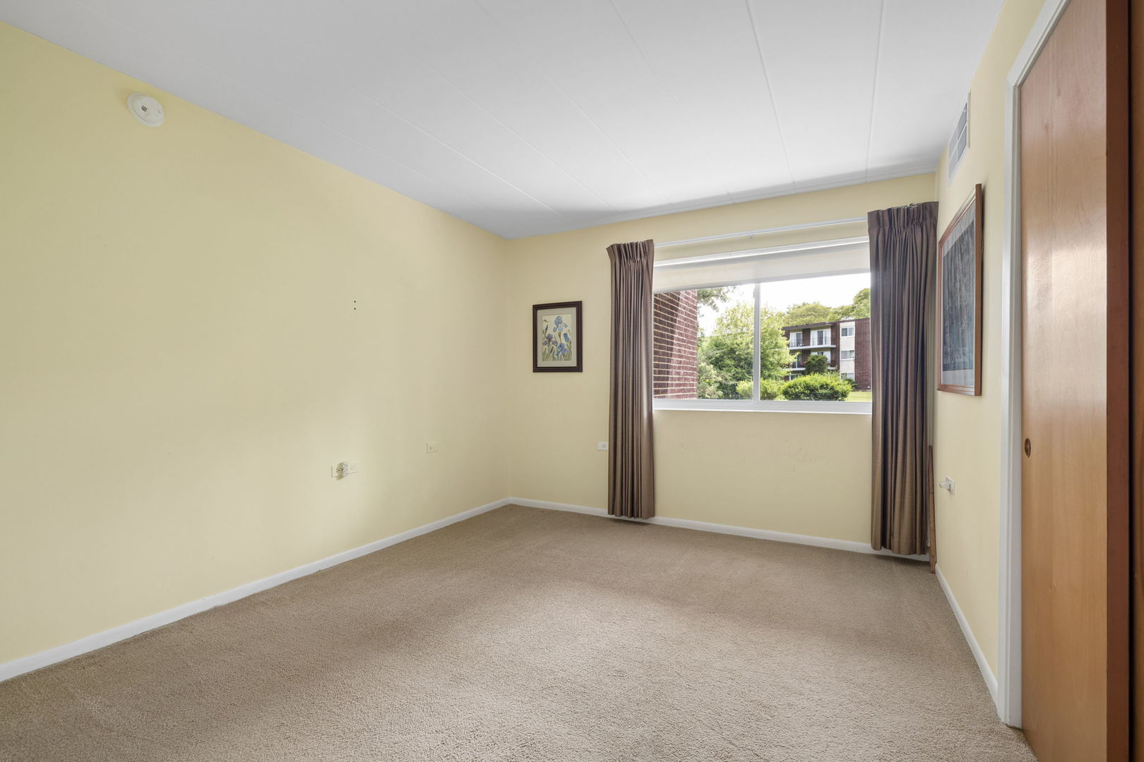 5300 Walnut Avenue #2B, Downers Grove, IL 60515