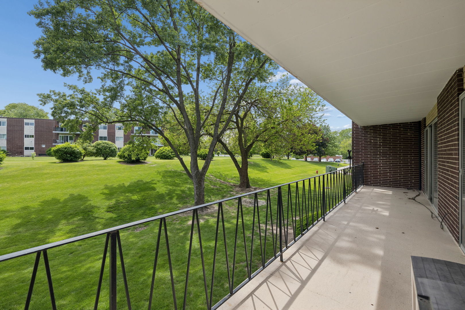 5300 Walnut Avenue #2B, Downers Grove, IL 60515