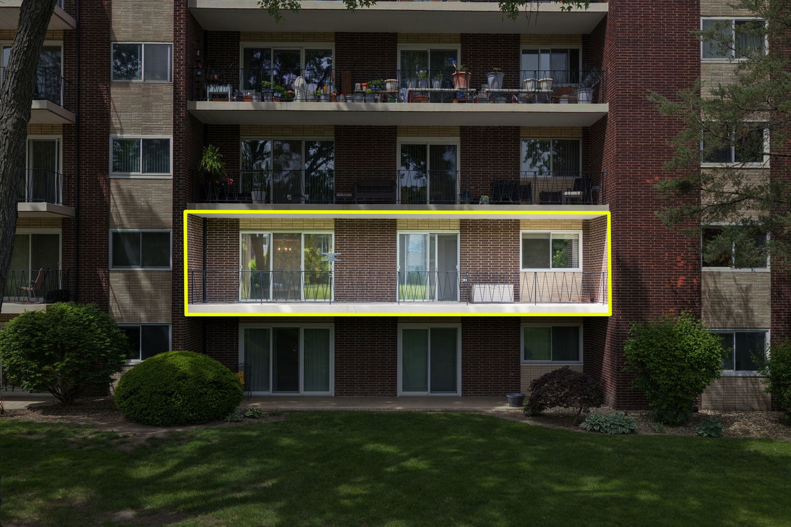 5300 Walnut Avenue #2B, Downers Grove, IL 60515