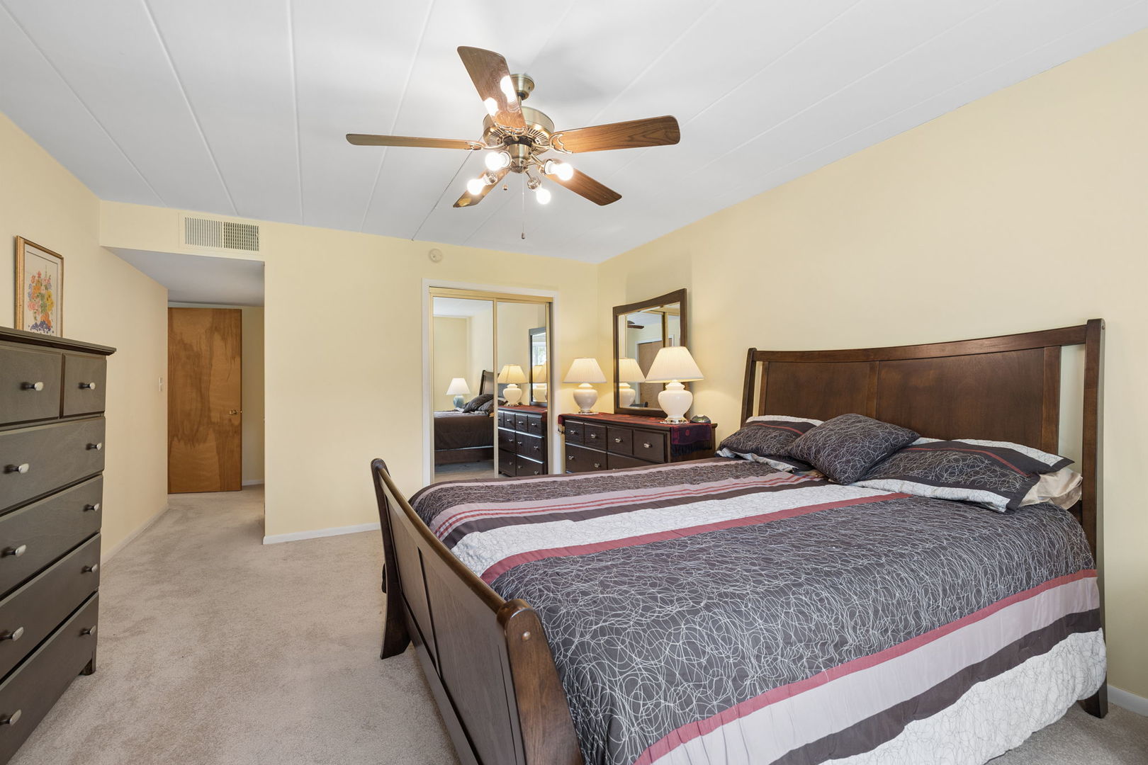 5300 Walnut Avenue #2B, Downers Grove, IL 60515