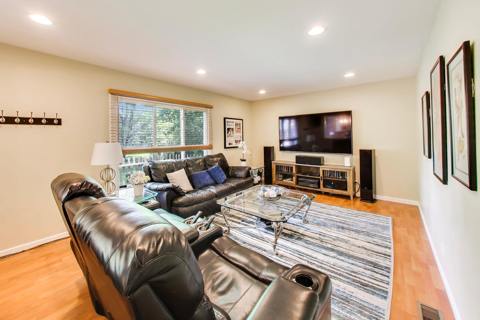 2115 Hitching Post Lane, Schaumburg, IL 60194