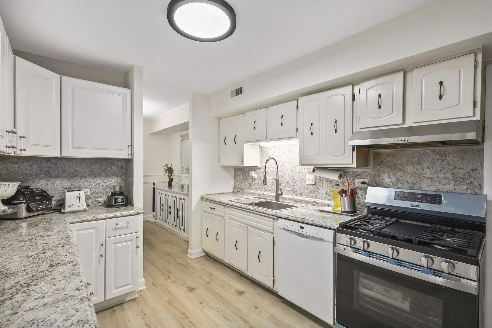 2130 Country Club Drive #2130, Woodridge, IL 60517