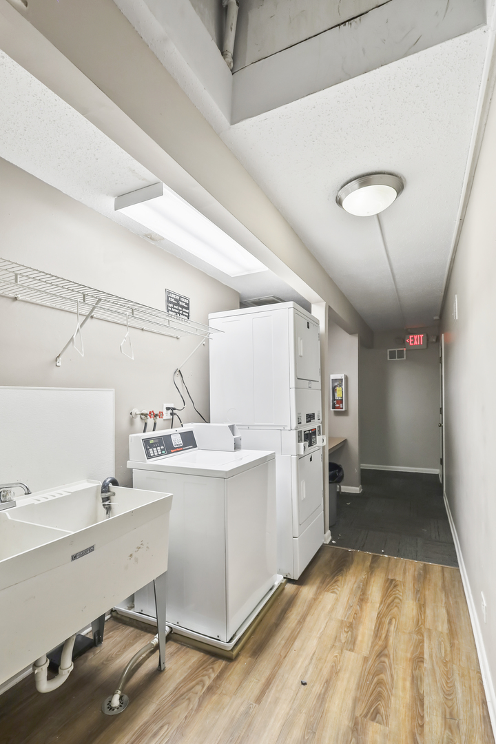 2130 Country Club Drive #2130, Woodridge, IL 60517