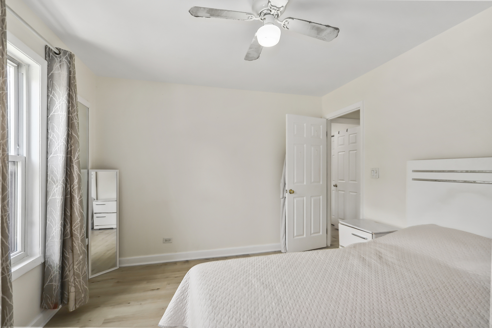 2130 Country Club Drive #2130, Woodridge, IL 60517