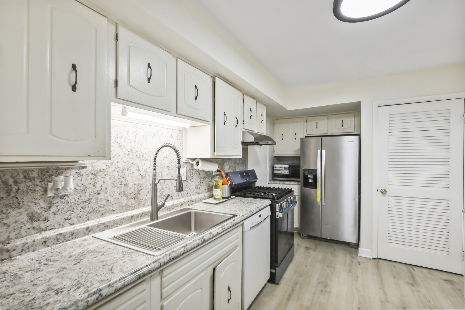2130 Country Club Drive #2130, Woodridge, IL 60517
