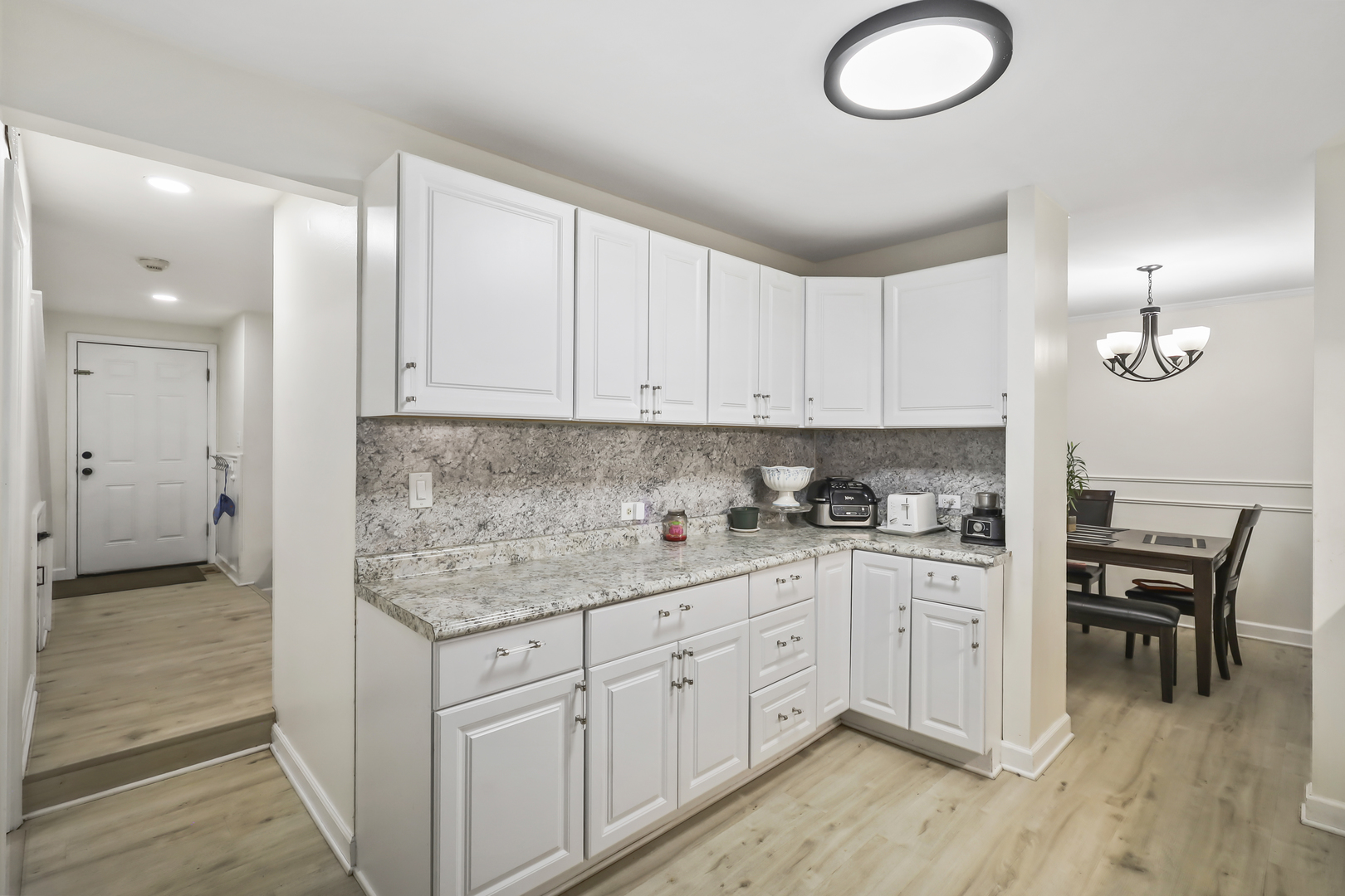 2130 Country Club Drive #2130, Woodridge, IL 60517