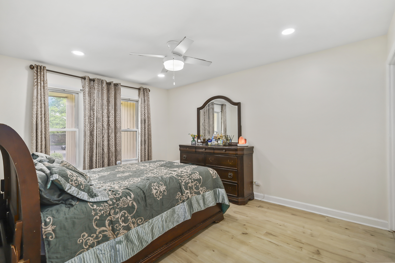2130 Country Club Drive #2130, Woodridge, IL 60517