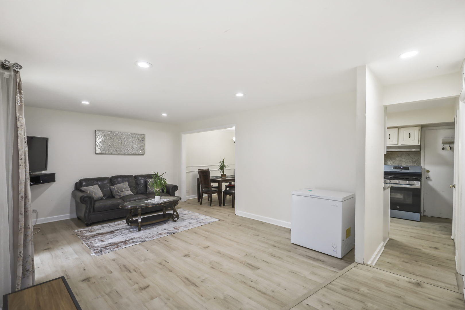 2130 Country Club Drive #2130, Woodridge, IL 60517
