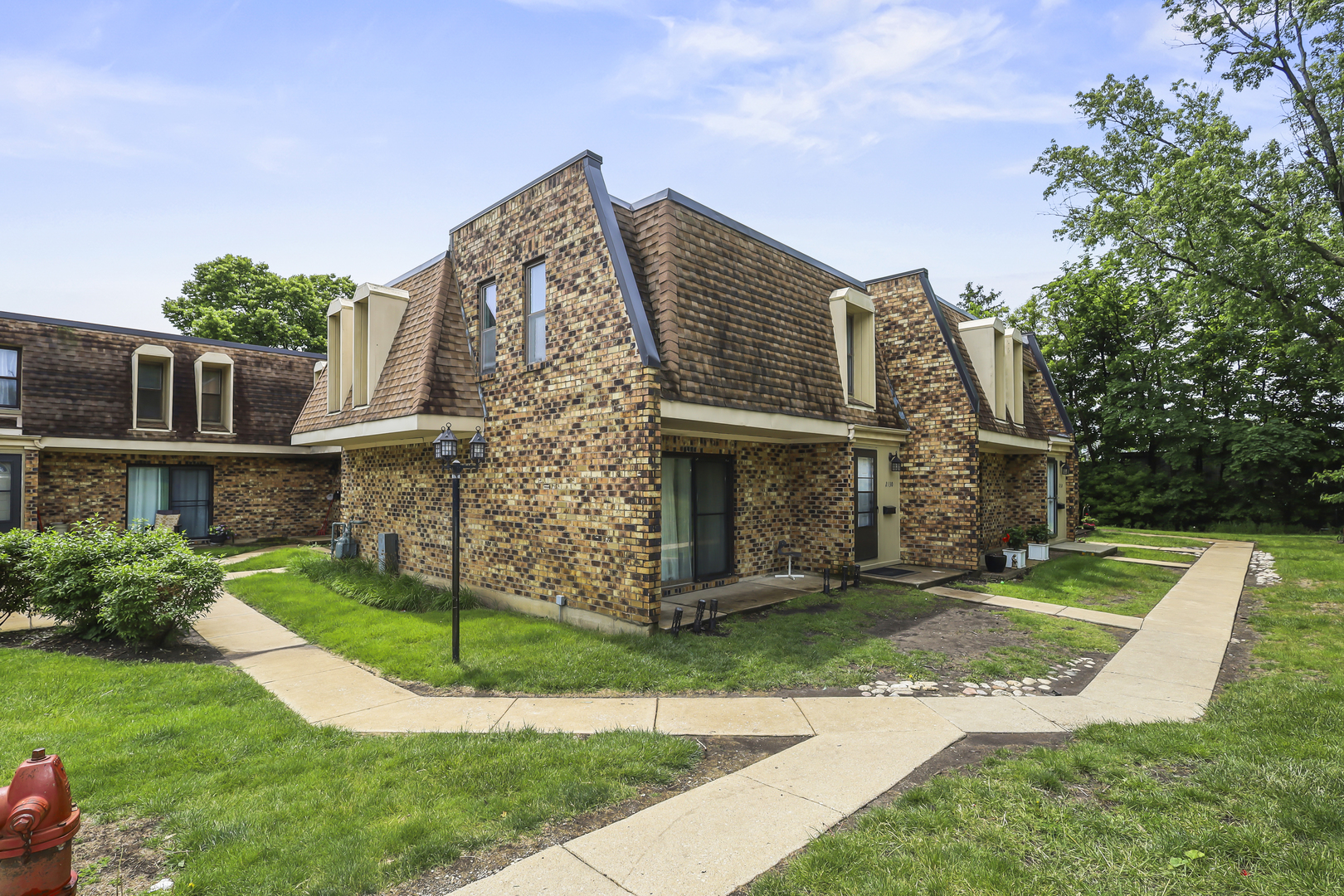 2130 Country Club Drive #2130, Woodridge, IL 60517