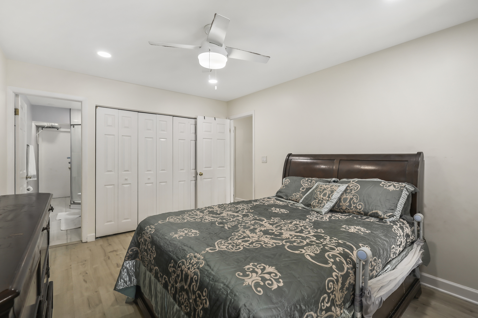 2130 Country Club Drive #2130, Woodridge, IL 60517