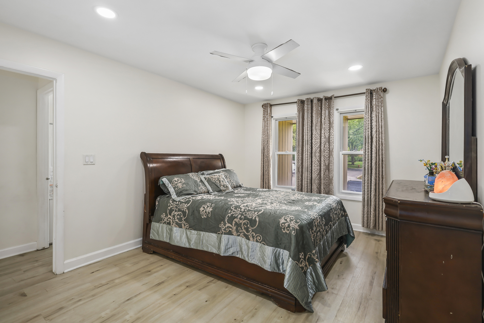 2130 Country Club Drive #2130, Woodridge, IL 60517