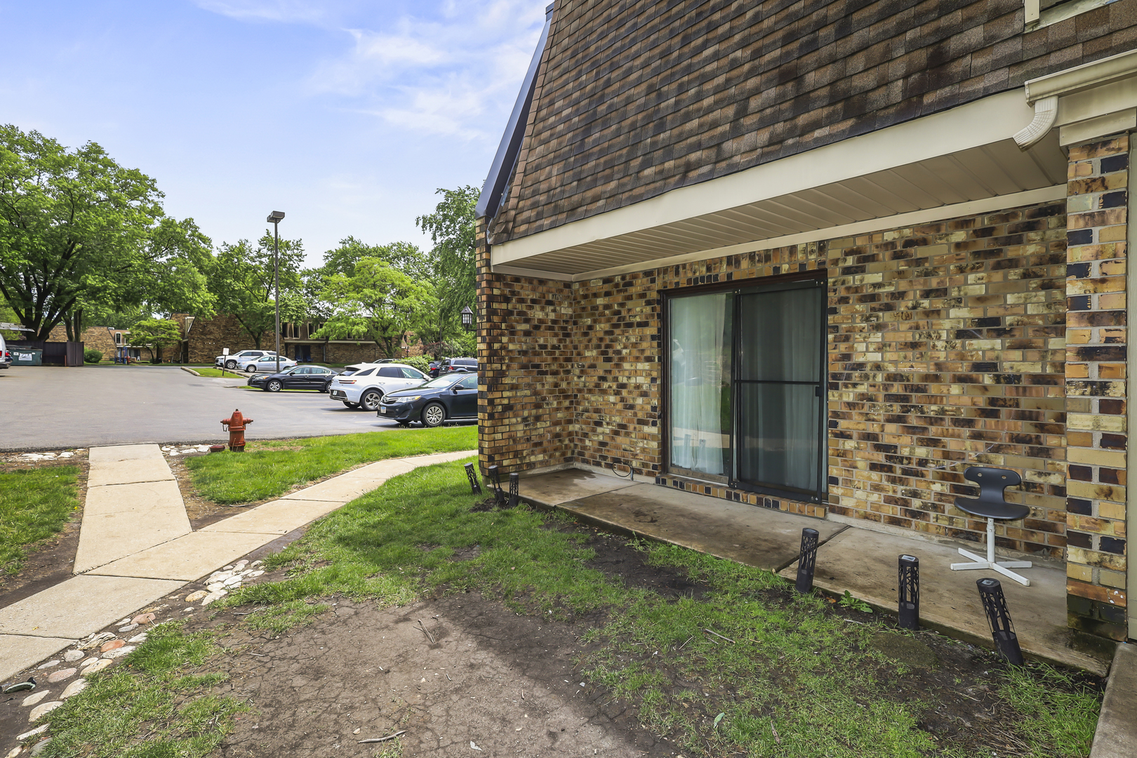 2130 Country Club Drive #2130, Woodridge, IL 60517