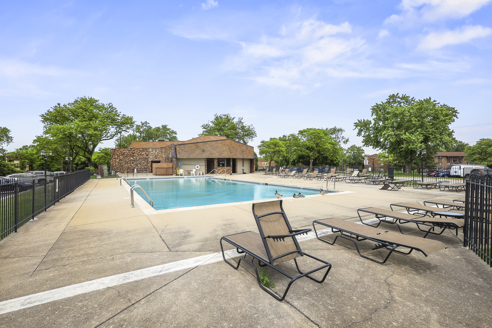 2130 Country Club Drive #2130, Woodridge, IL 60517