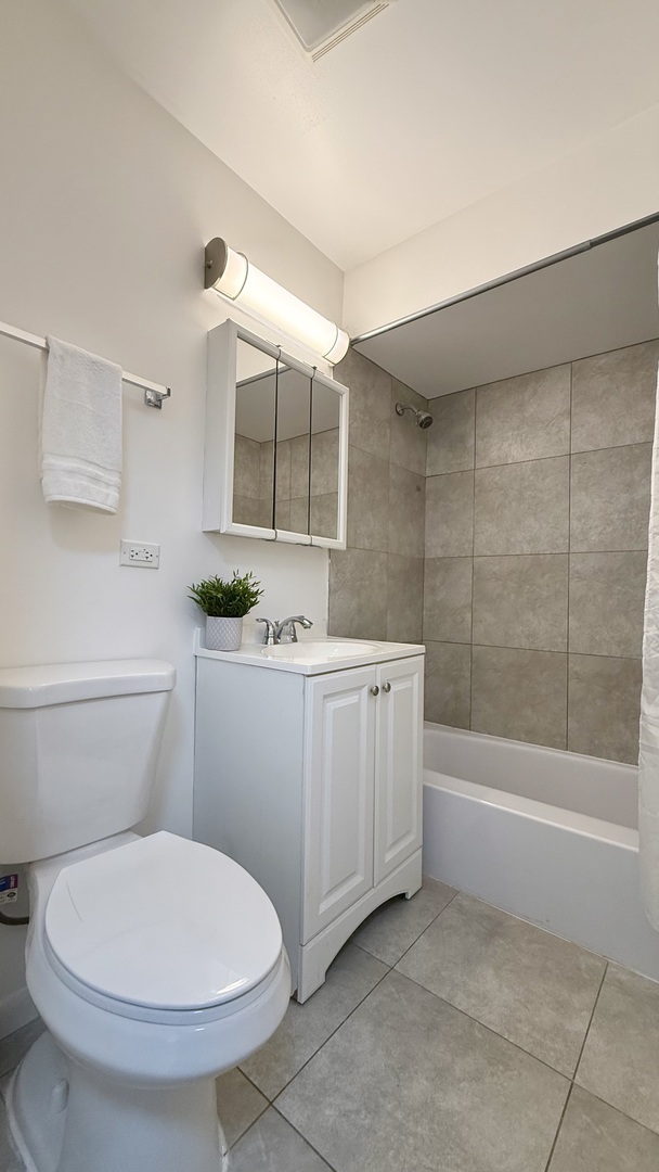 327 Wisconsin Avenue #6A, Oak Park, IL 60302