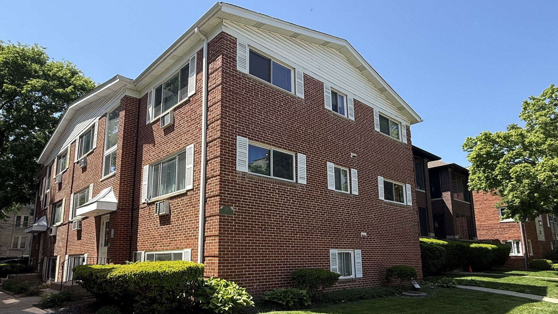 327 Wisconsin Avenue #6A, Oak Park, IL 60302