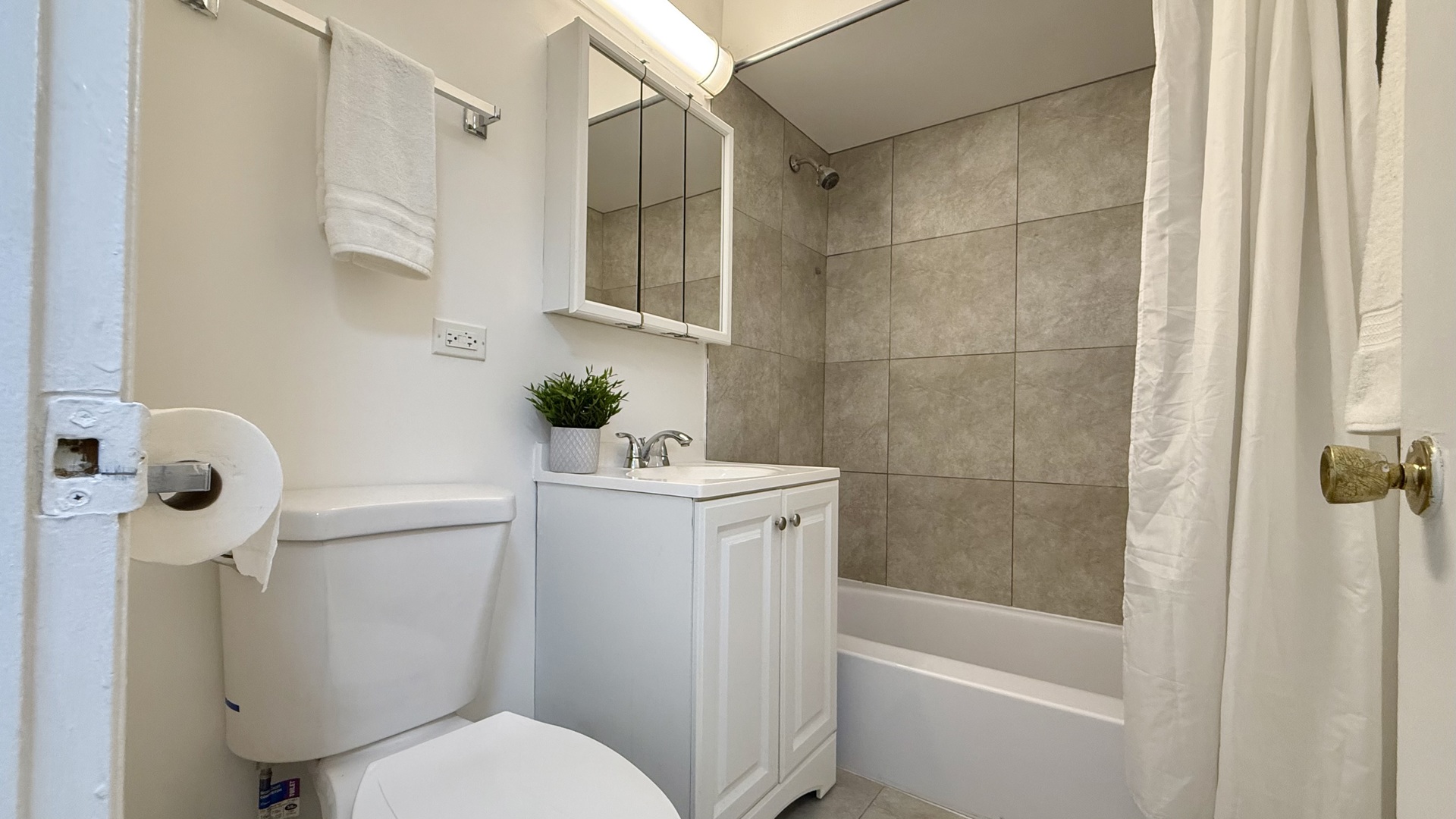 327 Wisconsin Avenue #6A, Oak Park, IL 60302