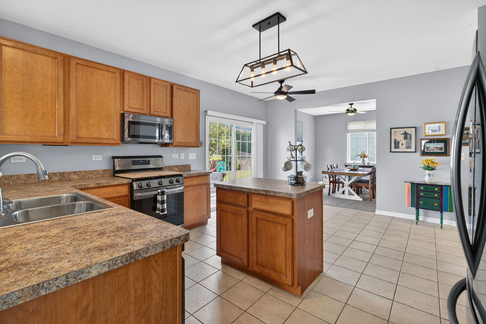 704 Camden Drive, Minooka, IL 60447