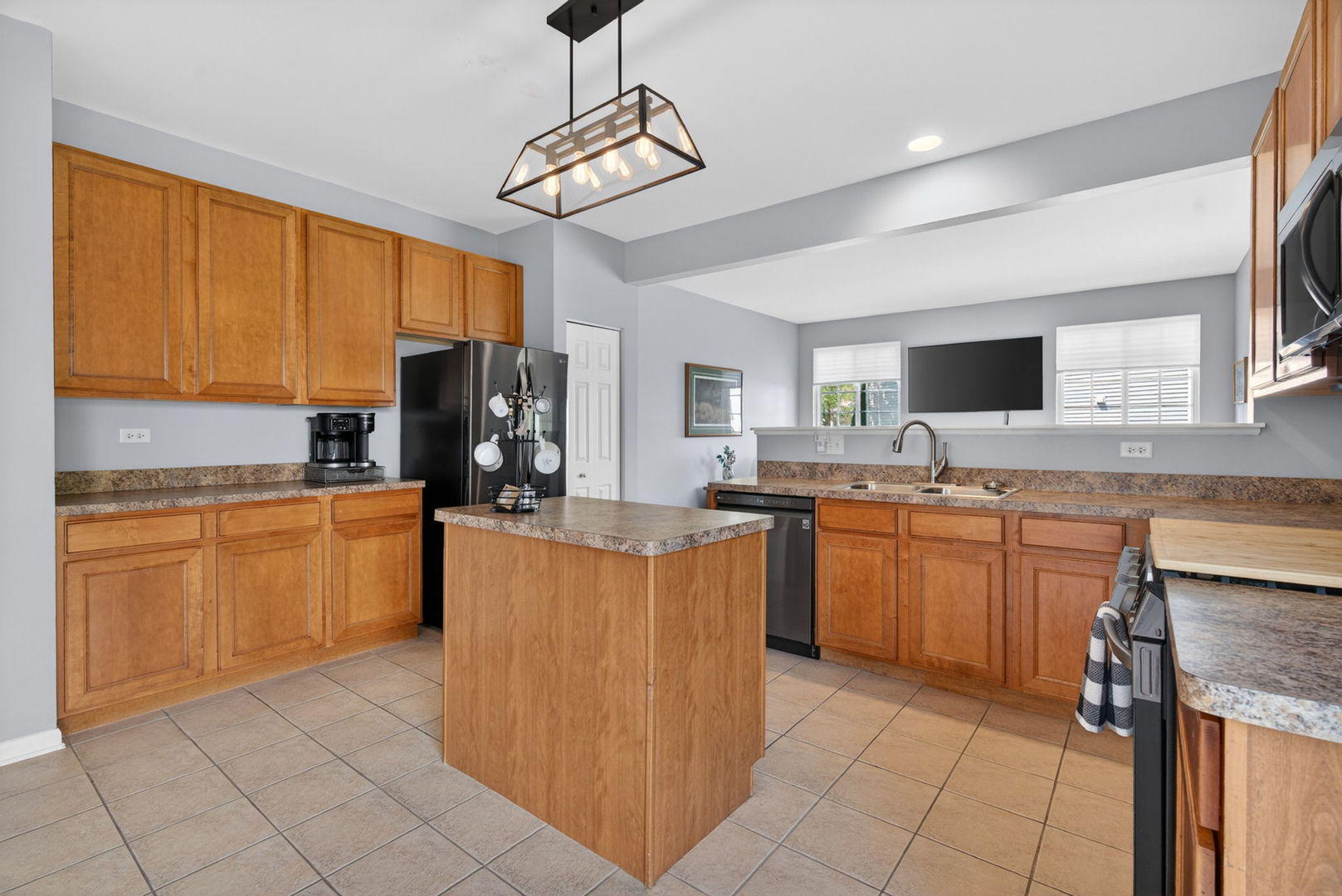 704 Camden Drive, Minooka, IL 60447