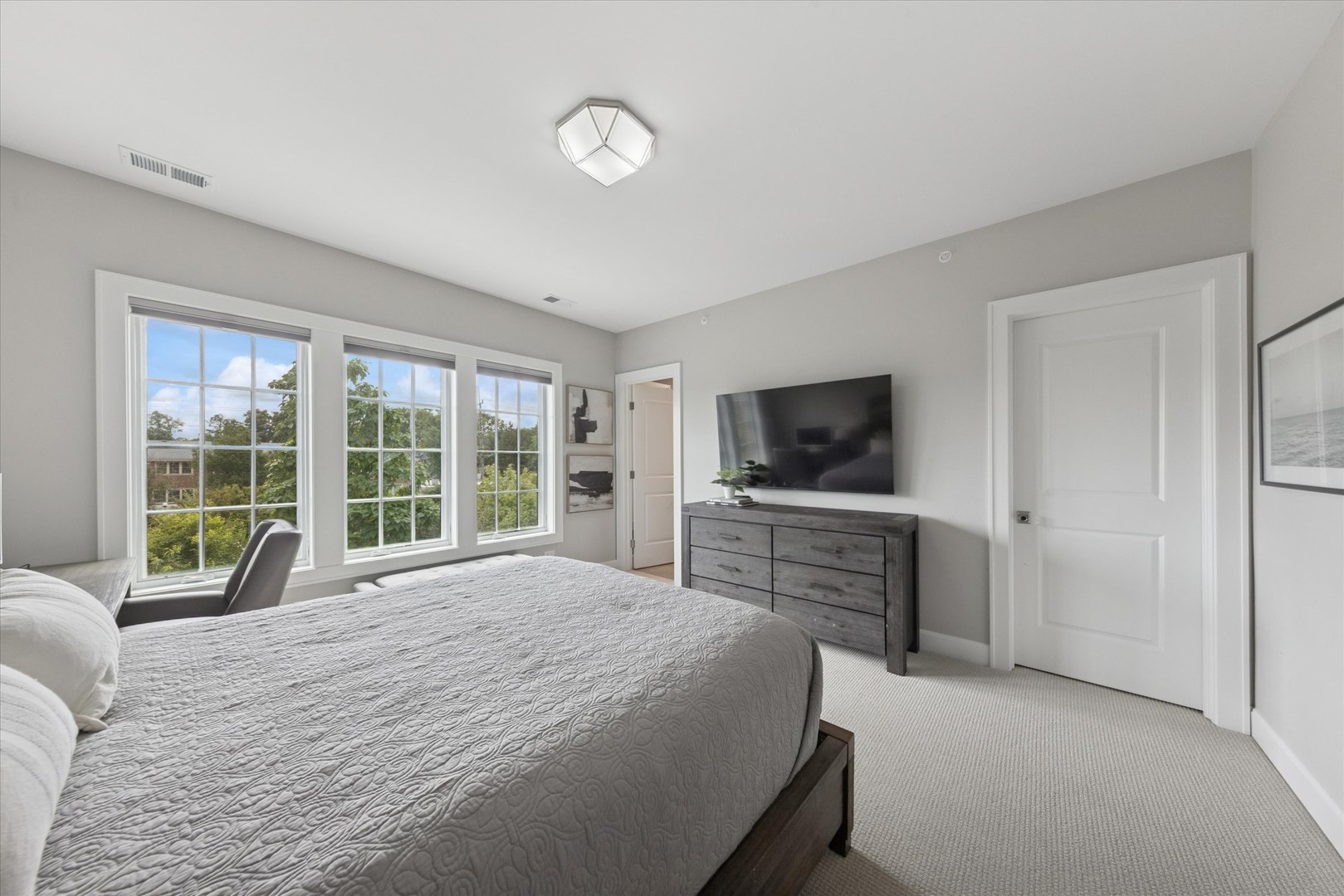 227 Burlington Avenue #2, Clarendon Hills, IL 60514