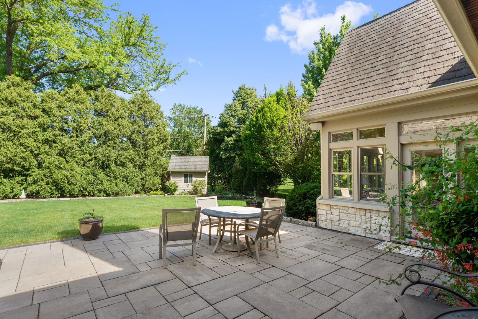 261 S Kenilworth Avenue, Glen Ellyn, IL 60137