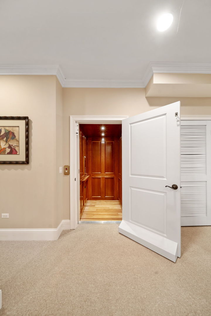261 S Kenilworth Avenue, Glen Ellyn, IL 60137
