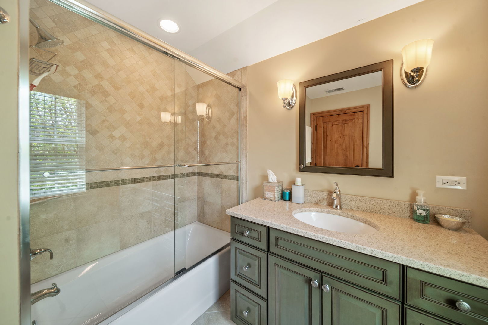 261 S Kenilworth Avenue, Glen Ellyn, IL 60137