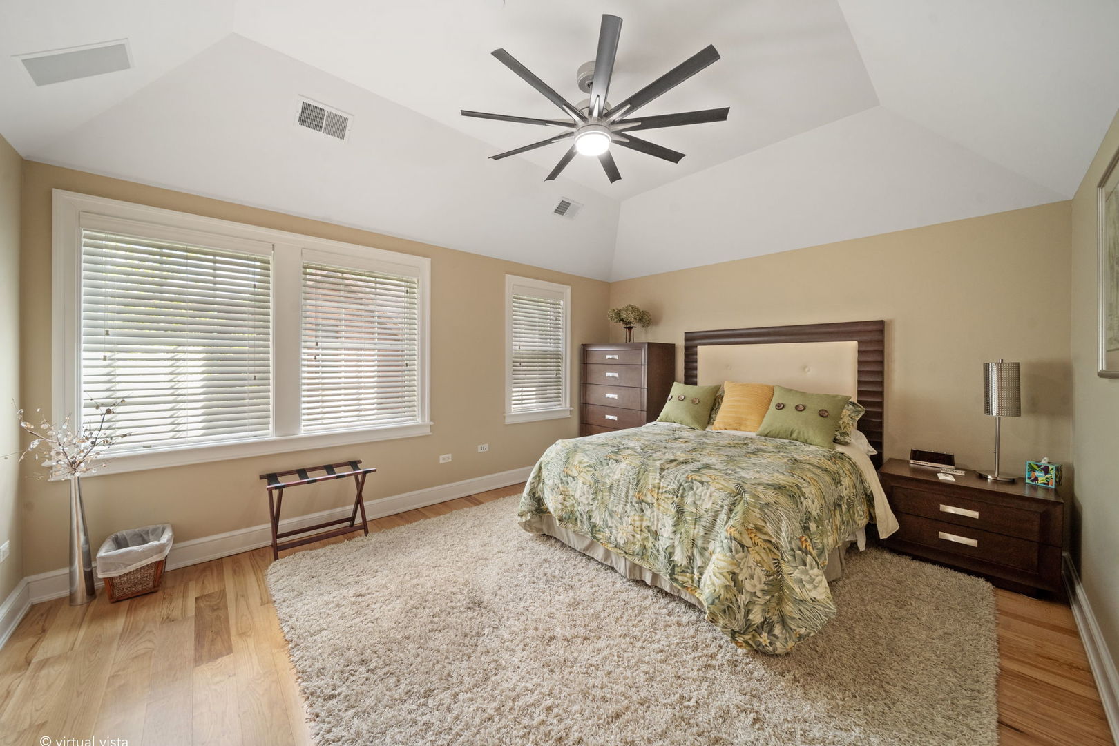 261 S Kenilworth Avenue, Glen Ellyn, IL 60137