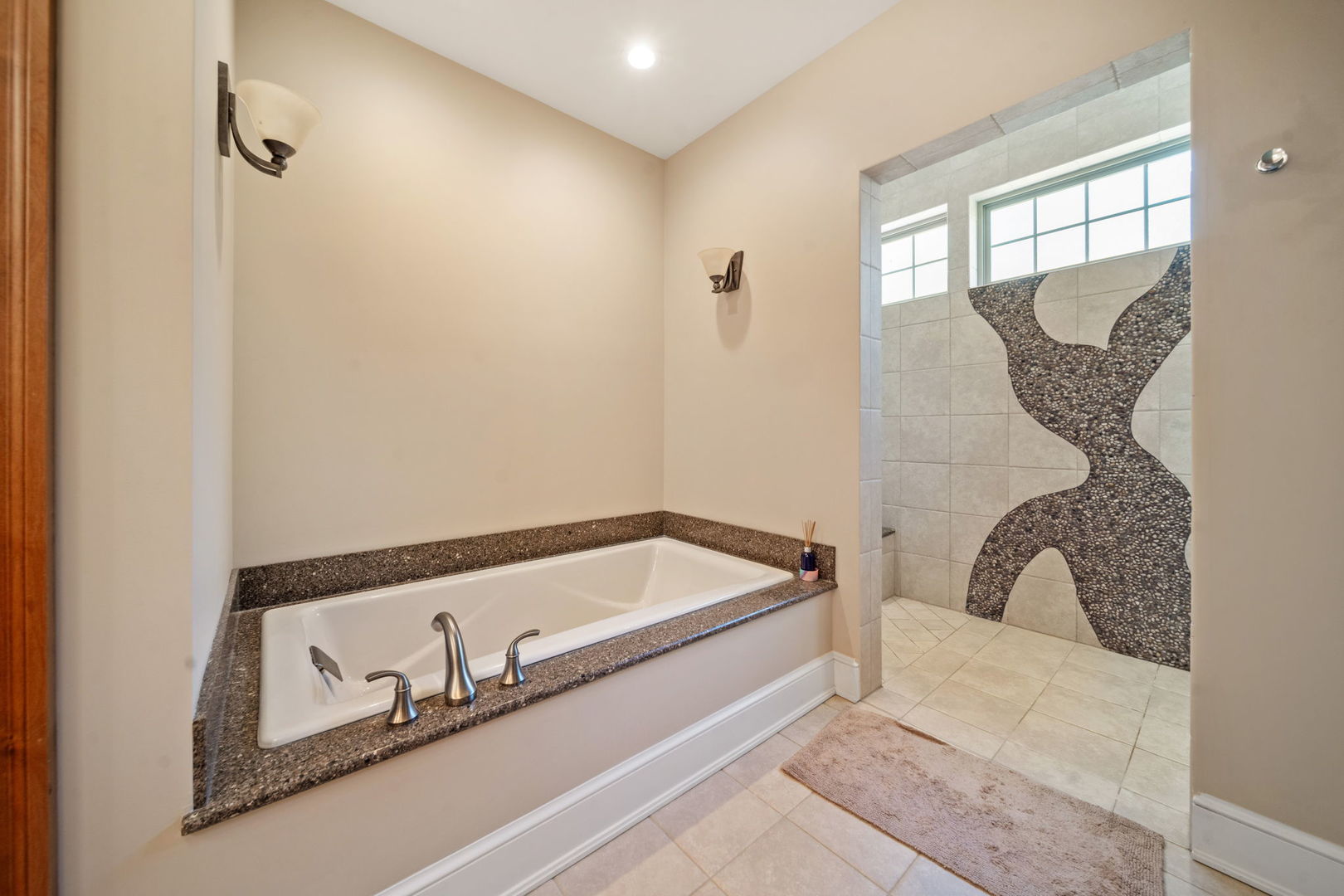 261 S Kenilworth Avenue, Glen Ellyn, IL 60137