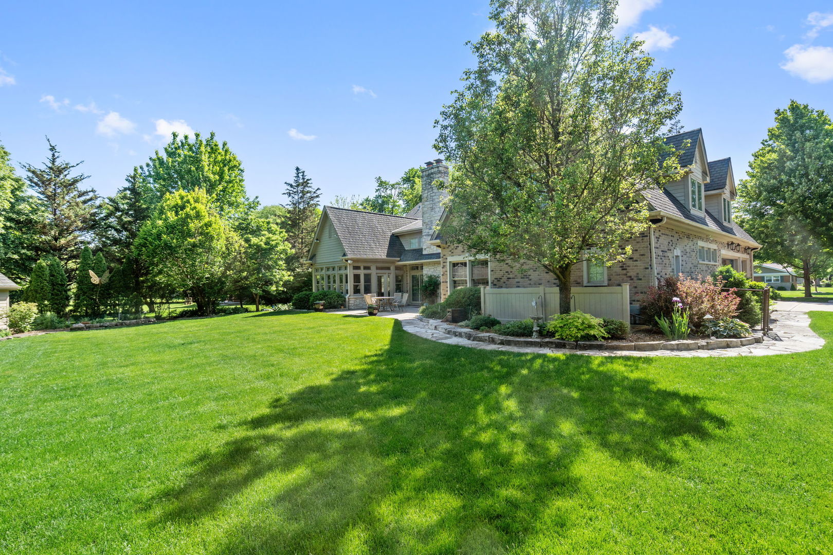 261 S Kenilworth Avenue, Glen Ellyn, IL 60137