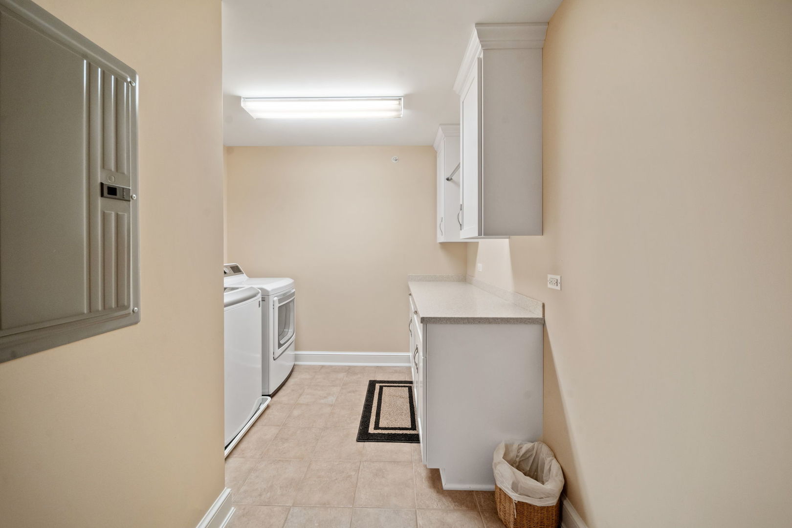 261 S Kenilworth Avenue, Glen Ellyn, IL 60137