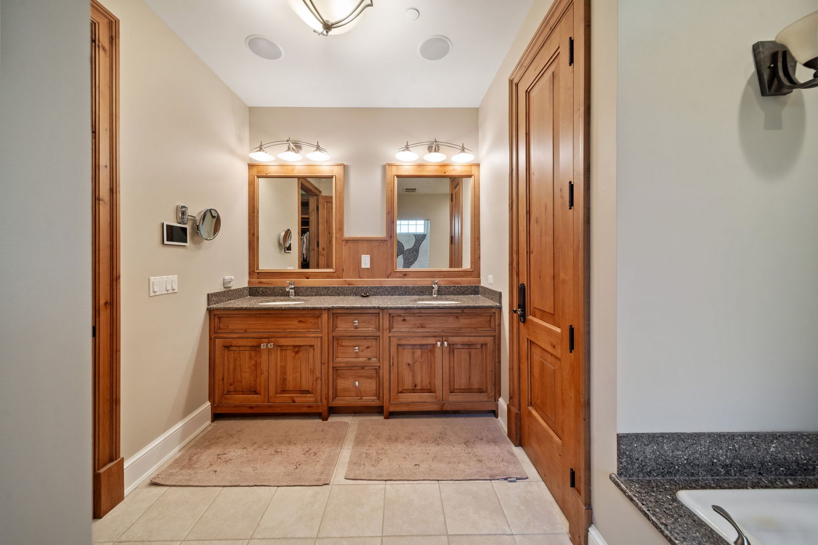 261 S Kenilworth Avenue, Glen Ellyn, IL 60137