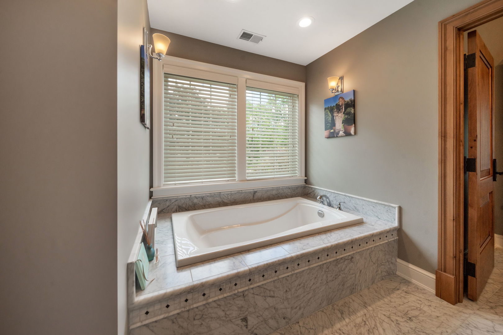 261 S Kenilworth Avenue, Glen Ellyn, IL 60137
