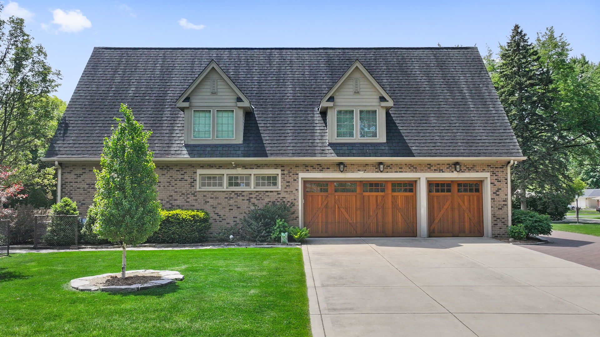 261 S Kenilworth Avenue, Glen Ellyn, IL 60137