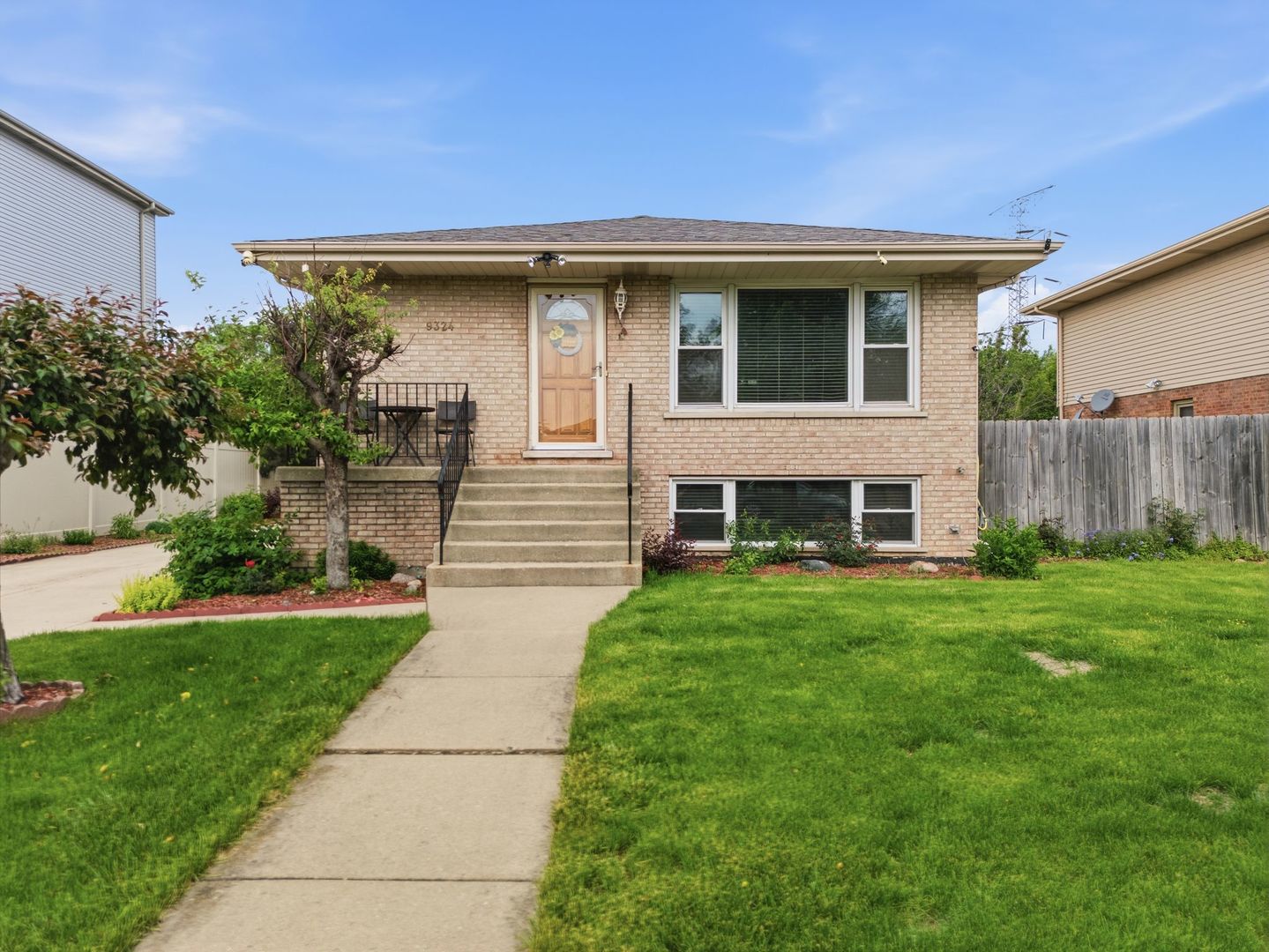 9324 S Thomas Avenue, Bridgeview, IL 60455