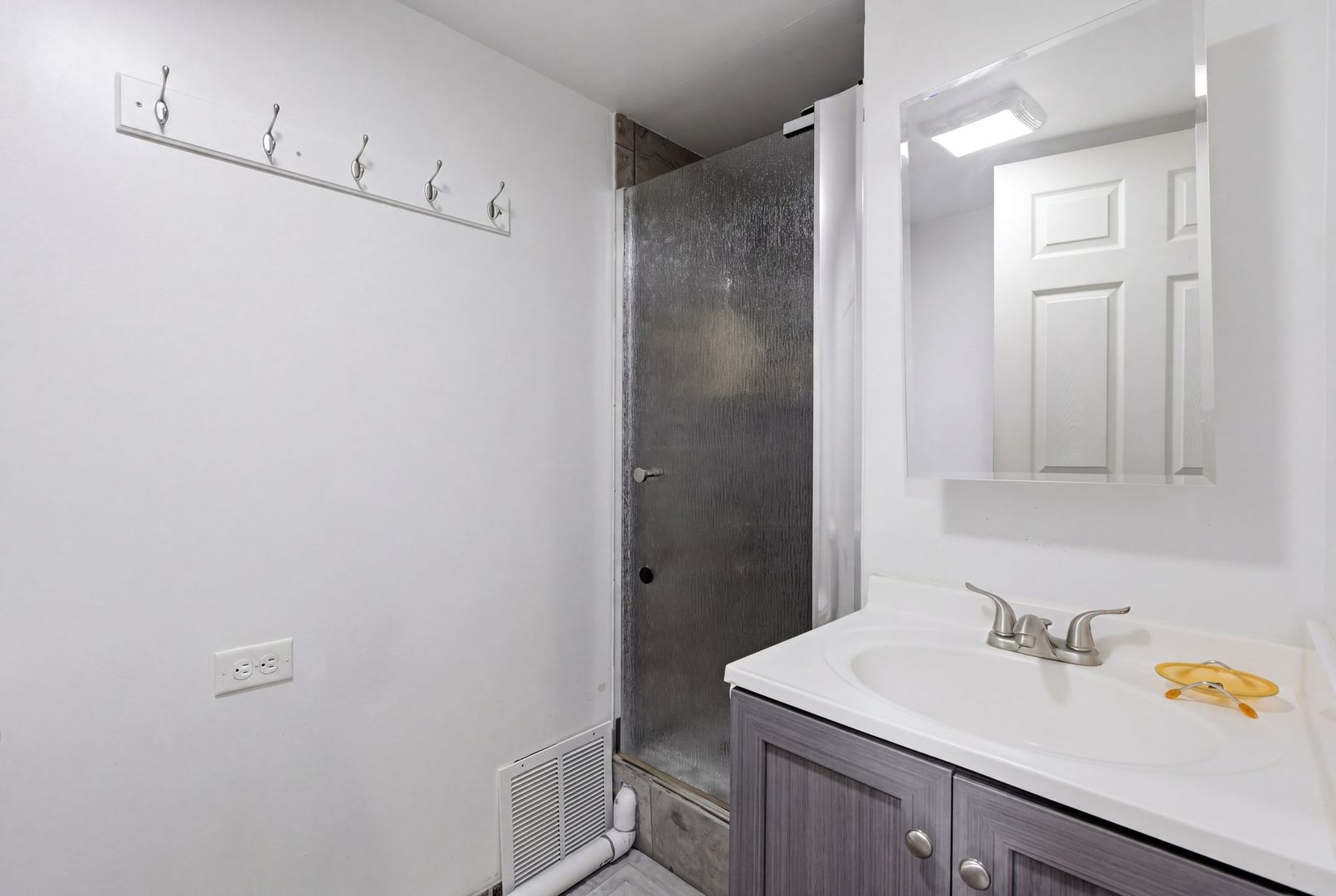 9324 S Thomas Avenue, Bridgeview, IL 60455