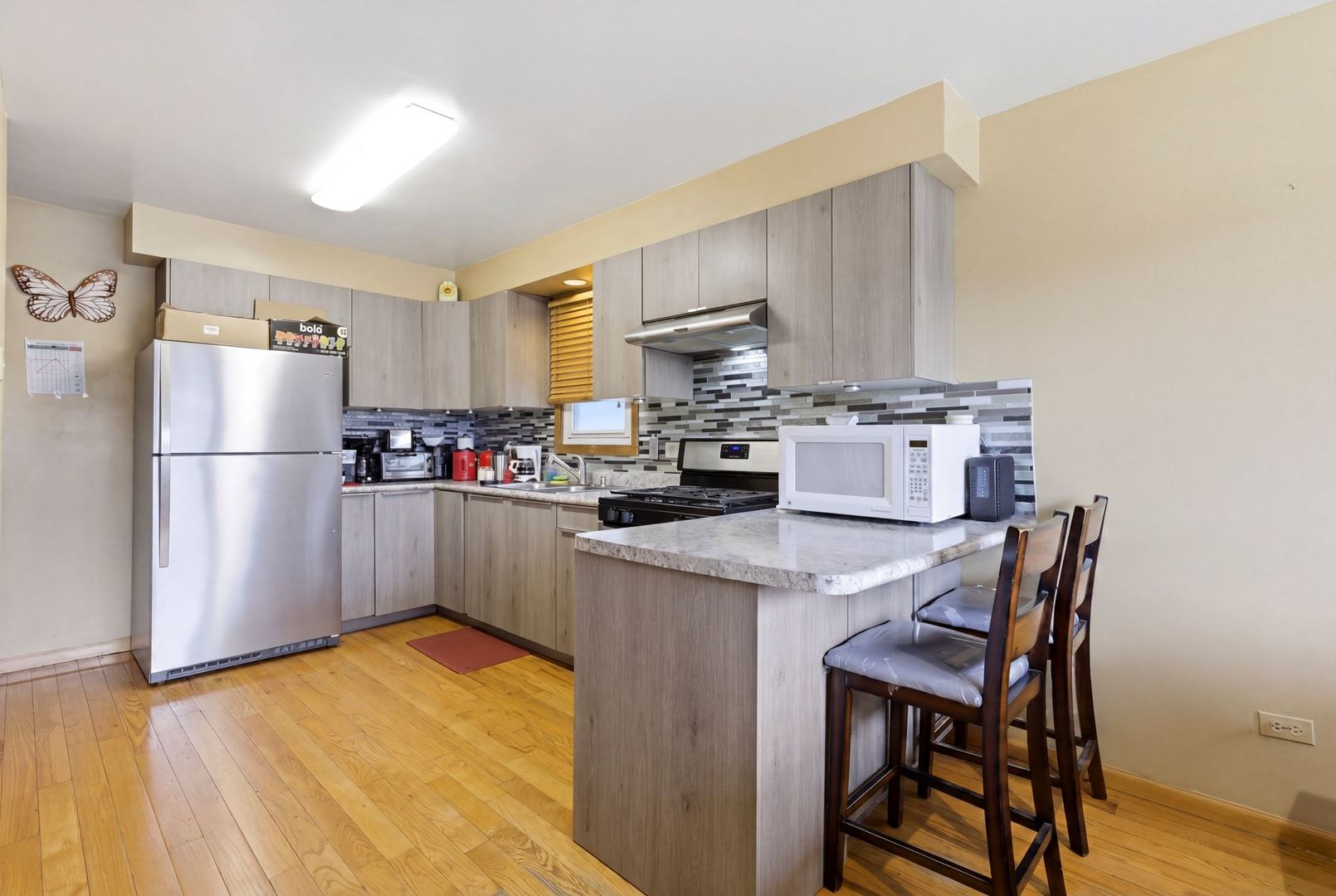 9324 S Thomas Avenue, Bridgeview, IL 60455