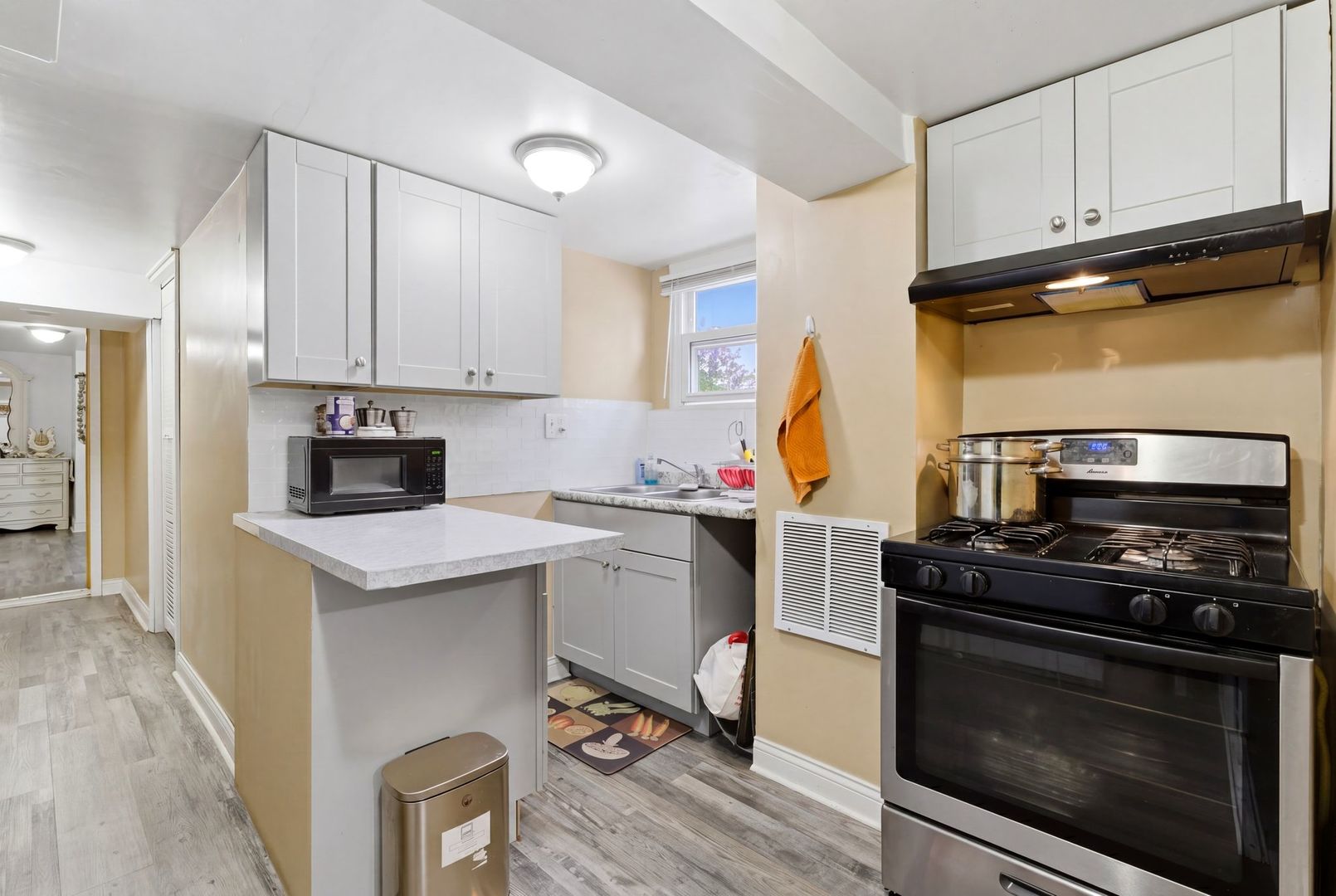 9324 S Thomas Avenue, Bridgeview, IL 60455