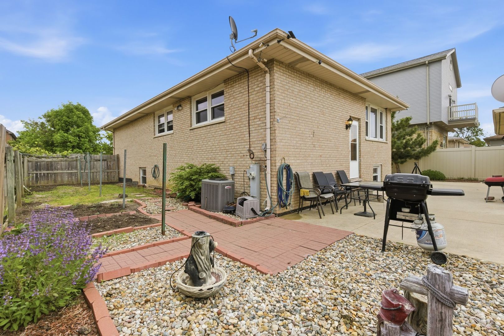 9324 S Thomas Avenue, Bridgeview, IL 60455