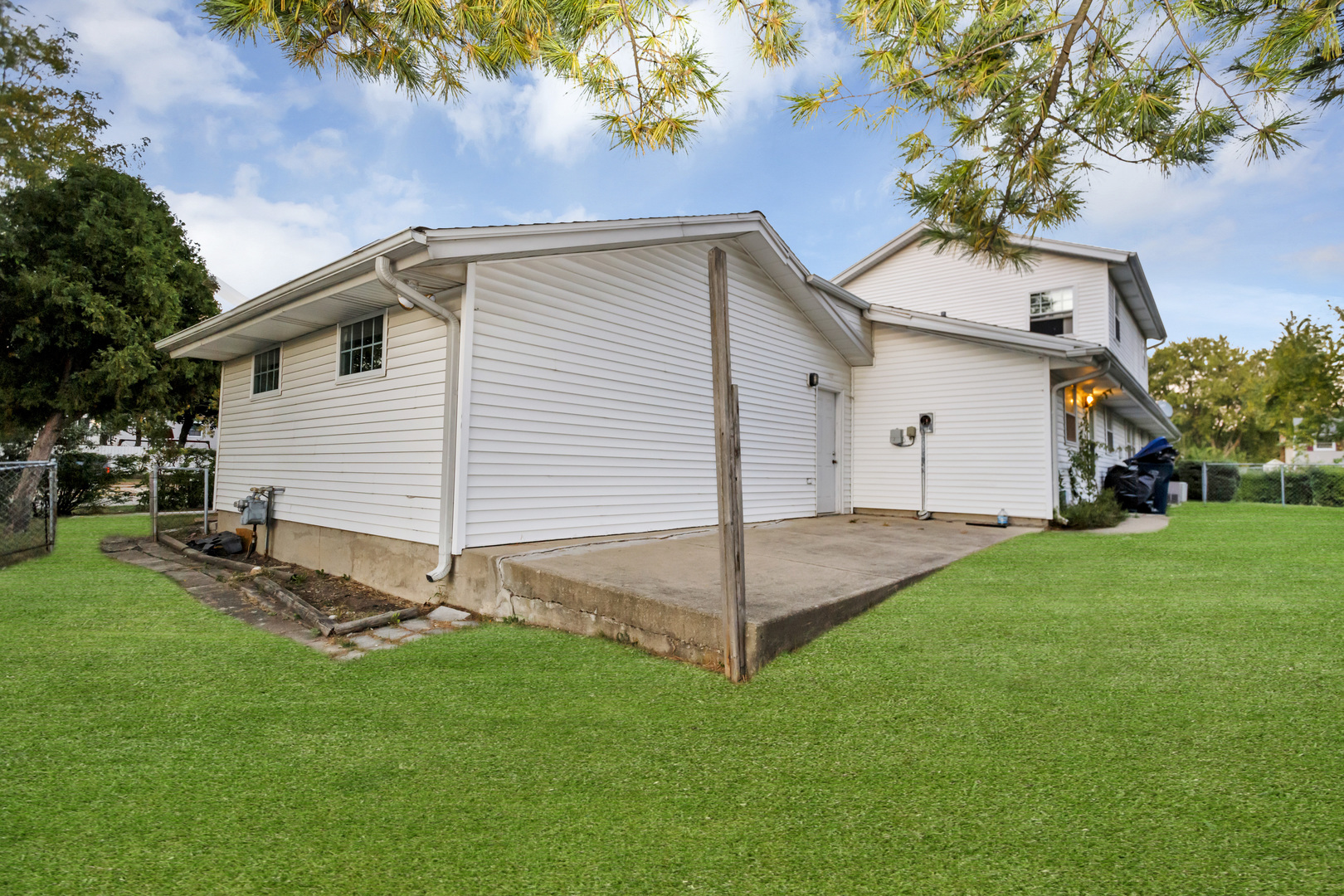1235 W Schaumburg Road, Schaumburg, IL 60194