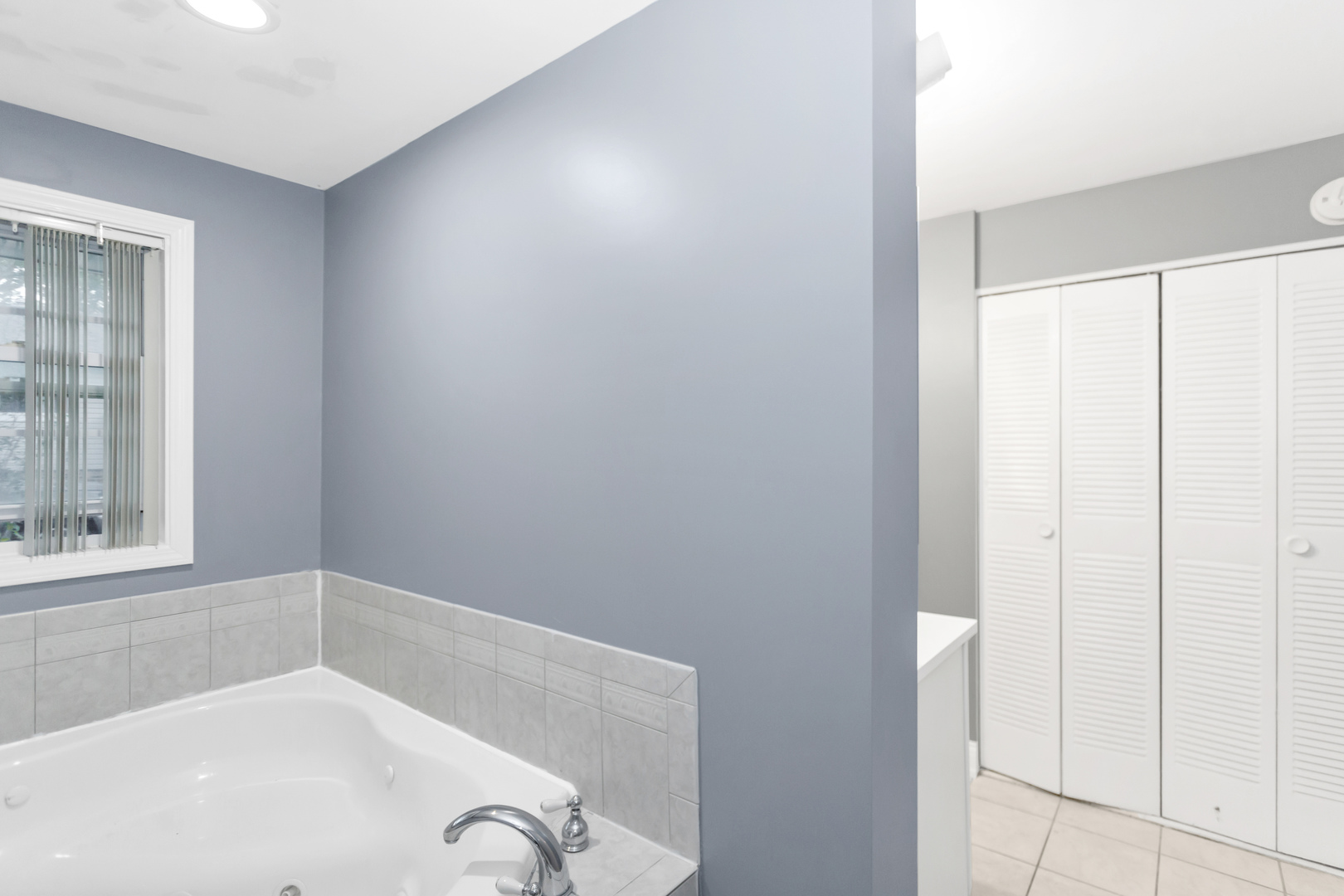 1235 W Schaumburg Road, Schaumburg, IL 60194